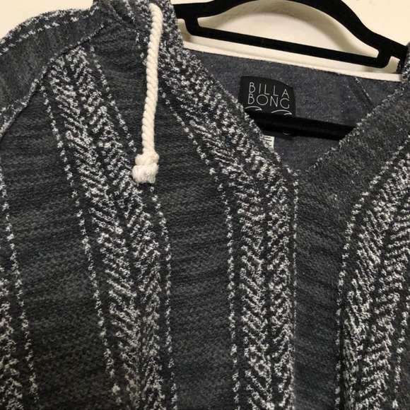 Like New Billabong Poncho Distressed Hooded Gray Sweater - Picture 4 of 5
